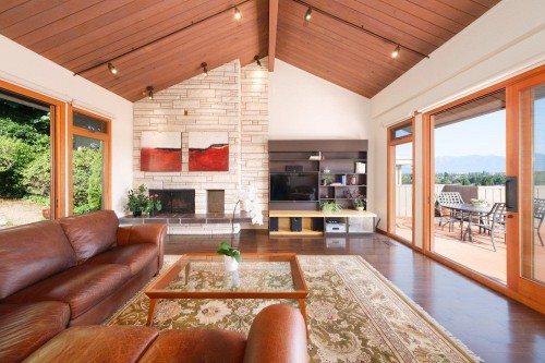 4729 Paton Street, Vancouver, BC - Indoor Photo Showing Living Room With Fireplace