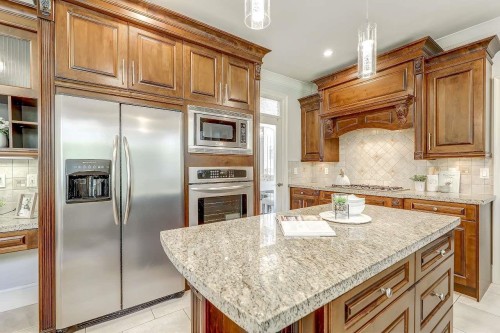 8151 Dalemore Road, Richmond, BC - Indoor Photo Showing Kitchen With Upgraded Kitchen