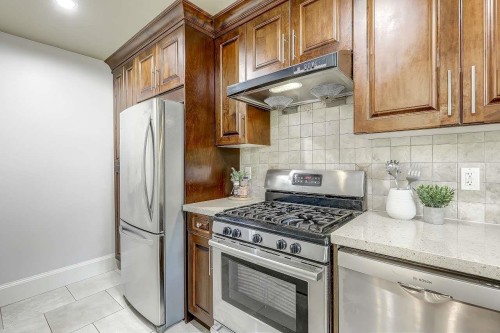 8151 Dalemore Road, Richmond, BC - Indoor Photo Showing Kitchen