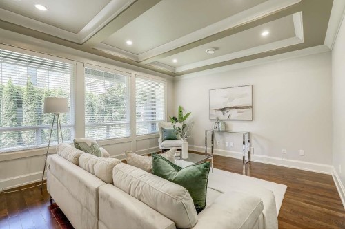 8151 Dalemore Road, Richmond, BC - Indoor Photo Showing Living Room