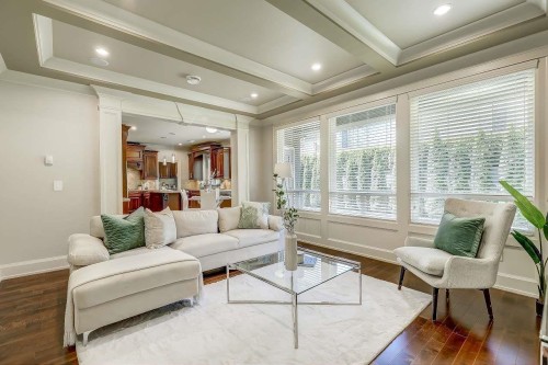 8151 Dalemore Road, Richmond, BC - Indoor Photo Showing Living Room