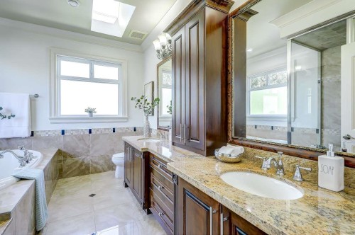 8151 Dalemore Road, Richmond, BC - Indoor Photo Showing Bathroom