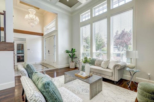 8151 Dalemore Road, Richmond, BC - Indoor Photo Showing Living Room