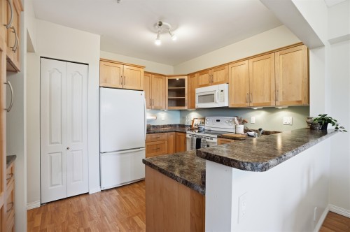 302-5780 Trail Avenue, Sechelt, BC 