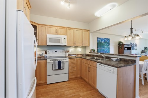302-5780 Trail Avenue, Sechelt, BC 