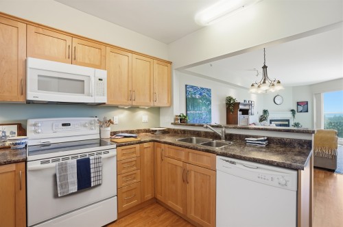 302-5780 Trail Avenue, Sechelt, BC 