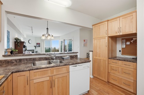 302-5780 Trail Avenue, Sechelt, BC 