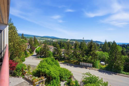 302-5780 Trail Avenue, Sechelt, BC 