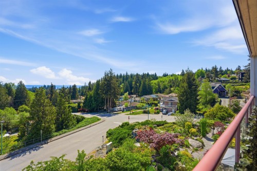 302-5780 Trail Avenue, Sechelt, BC 