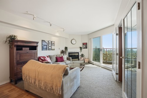 302-5780 Trail Avenue, Sechelt, BC 