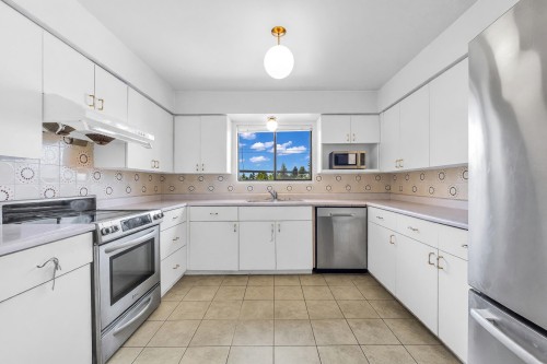 970 Duthie Avenue, Burnaby, BC - Indoor Photo Showing Kitchen