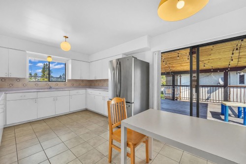 970 Duthie Avenue, Burnaby, BC - Indoor Photo Showing Kitchen
