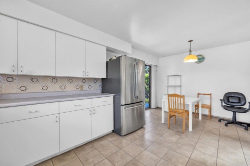 970 Duthie Avenue, Burnaby, BC - Indoor Photo Showing Kitchen