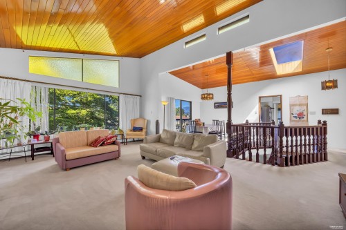 970 Duthie Avenue, Burnaby, BC - Indoor Photo Showing Living Room