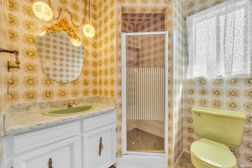 970 Duthie Avenue, Burnaby, BC - Indoor Photo Showing Bathroom