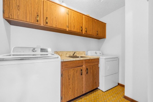 970 Duthie Avenue, Burnaby, BC - Indoor Photo Showing Laundry Room