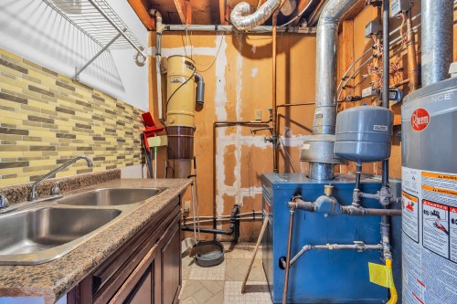 970 Duthie Avenue, Burnaby, BC - Indoor Photo Showing Basement