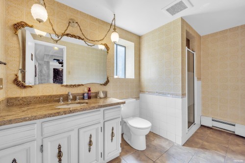 970 Duthie Avenue, Burnaby, BC - Indoor Photo Showing Bathroom