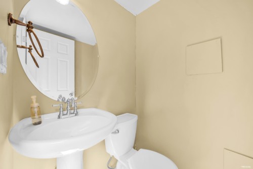 970 Duthie Avenue, Burnaby, BC - Indoor Photo Showing Bathroom