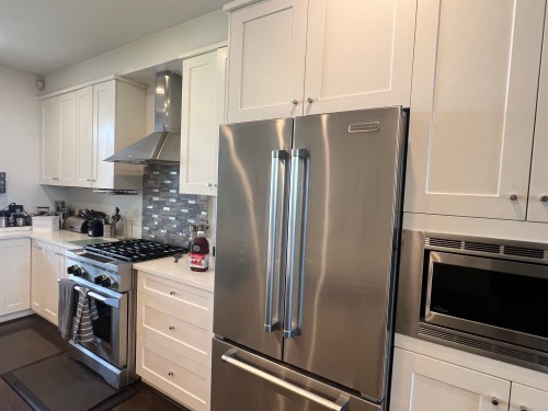 3497 David Avenue, Coquitlam, BC - Indoor Photo Showing Kitchen With Upgraded Kitchen