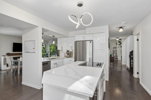 5620 Larson Place, West Vancouver, BC 