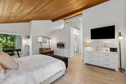 5620 Larson Place, West Vancouver, BC 