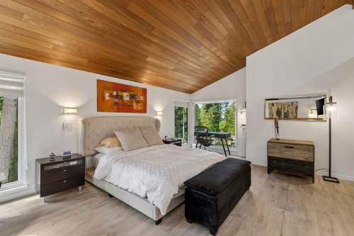 5620 Larson Place, West Vancouver, BC 