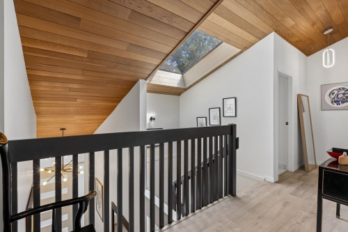 5620 Larson Place, West Vancouver, BC 