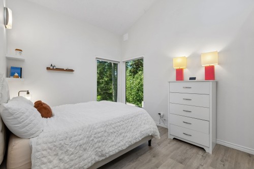 5620 Larson Place, West Vancouver, BC 