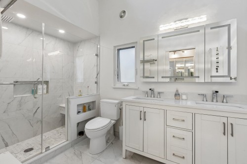 5620 Larson Place, West Vancouver, BC 