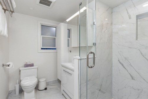 5620 Larson Place, West Vancouver, BC 