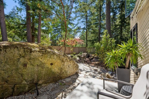 5620 Larson Place, West Vancouver, BC 