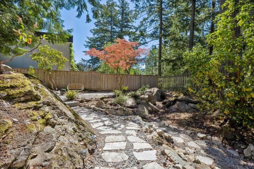 5620 Larson Place, West Vancouver, BC 