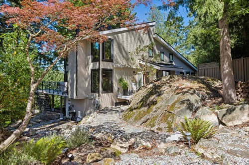 5620 Larson Place, West Vancouver, BC 