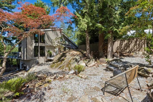 5620 Larson Place, West Vancouver, BC 