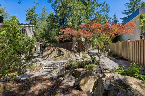 5620 Larson Place, West Vancouver, BC 
