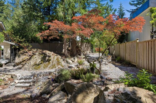 5620 Larson Place, West Vancouver, BC 