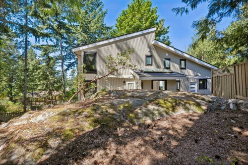 5620 Larson Place, West Vancouver, BC 