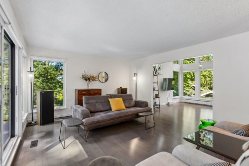 5620 Larson Place, West Vancouver, BC 
