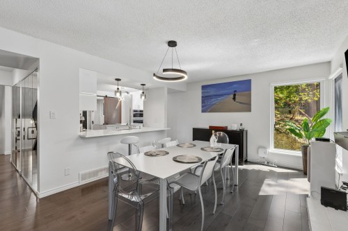 5620 Larson Place, West Vancouver, BC 