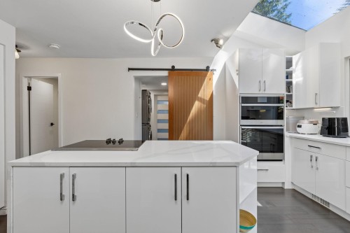 5620 Larson Place, West Vancouver, BC 