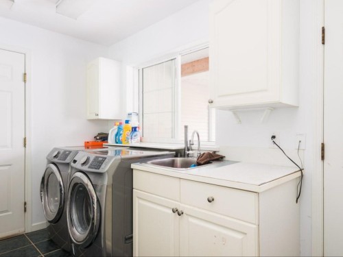 24150 132 Avenue, Maple Ridge, BC - Indoor Photo Showing Laundry Room