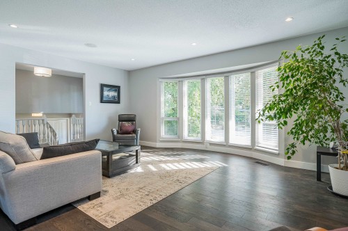 5079 Walker Avenue, Delta, BC - Indoor Photo Showing Living Room