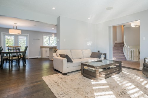 5079 Walker Avenue, Delta, BC - Indoor Photo Showing Living Room