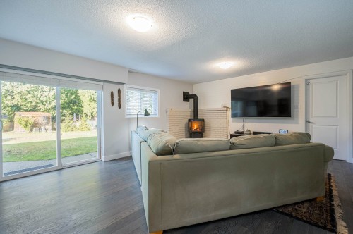 5079 Walker Avenue, Delta, BC - Indoor Photo Showing Living Room
