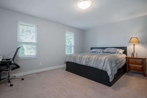 5079 Walker Avenue, Delta, BC - Indoor Photo Showing Bedroom
