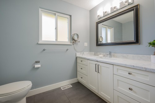 5079 Walker Avenue, Delta, BC - Indoor Photo Showing Bathroom