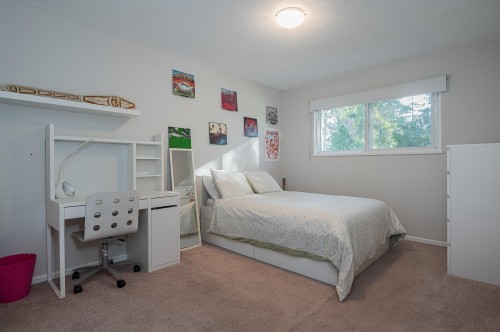5079 Walker Avenue, Delta, BC - Indoor Photo Showing Bedroom
