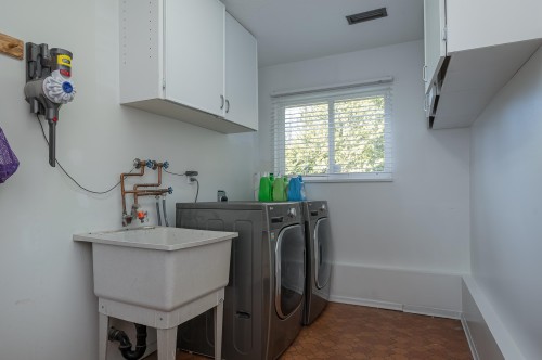 5079 Walker Avenue, Delta, BC - Indoor Photo Showing Laundry Room