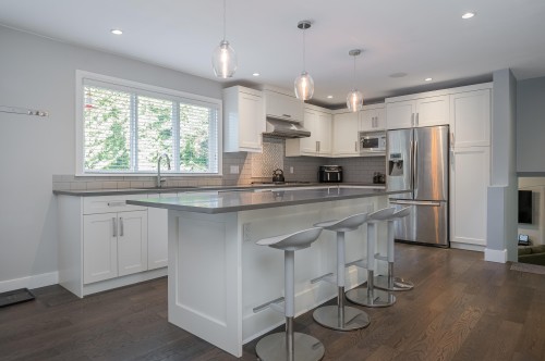 5079 Walker Avenue, Delta, BC - Indoor Photo Showing Kitchen With Upgraded Kitchen